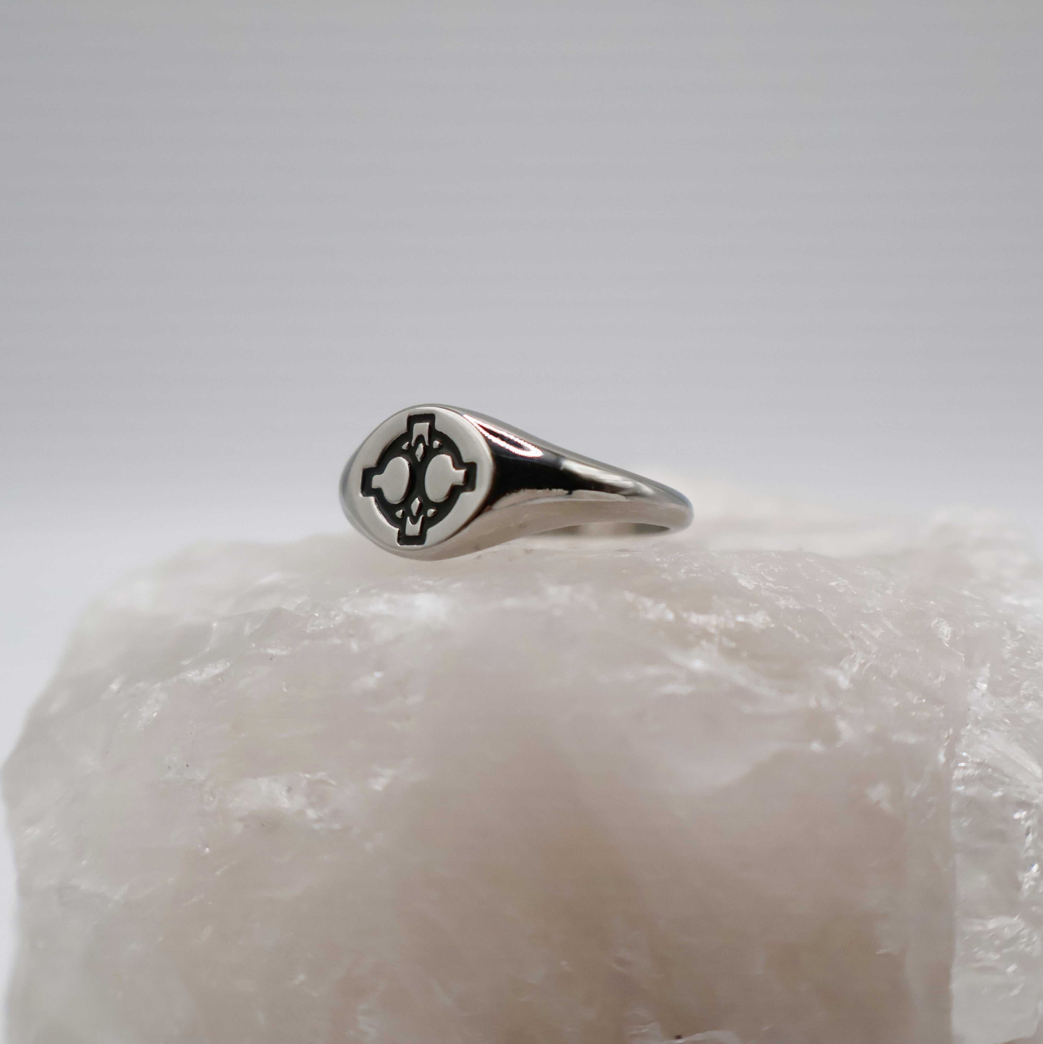 Charmed Signet Ring Slim (Silver)