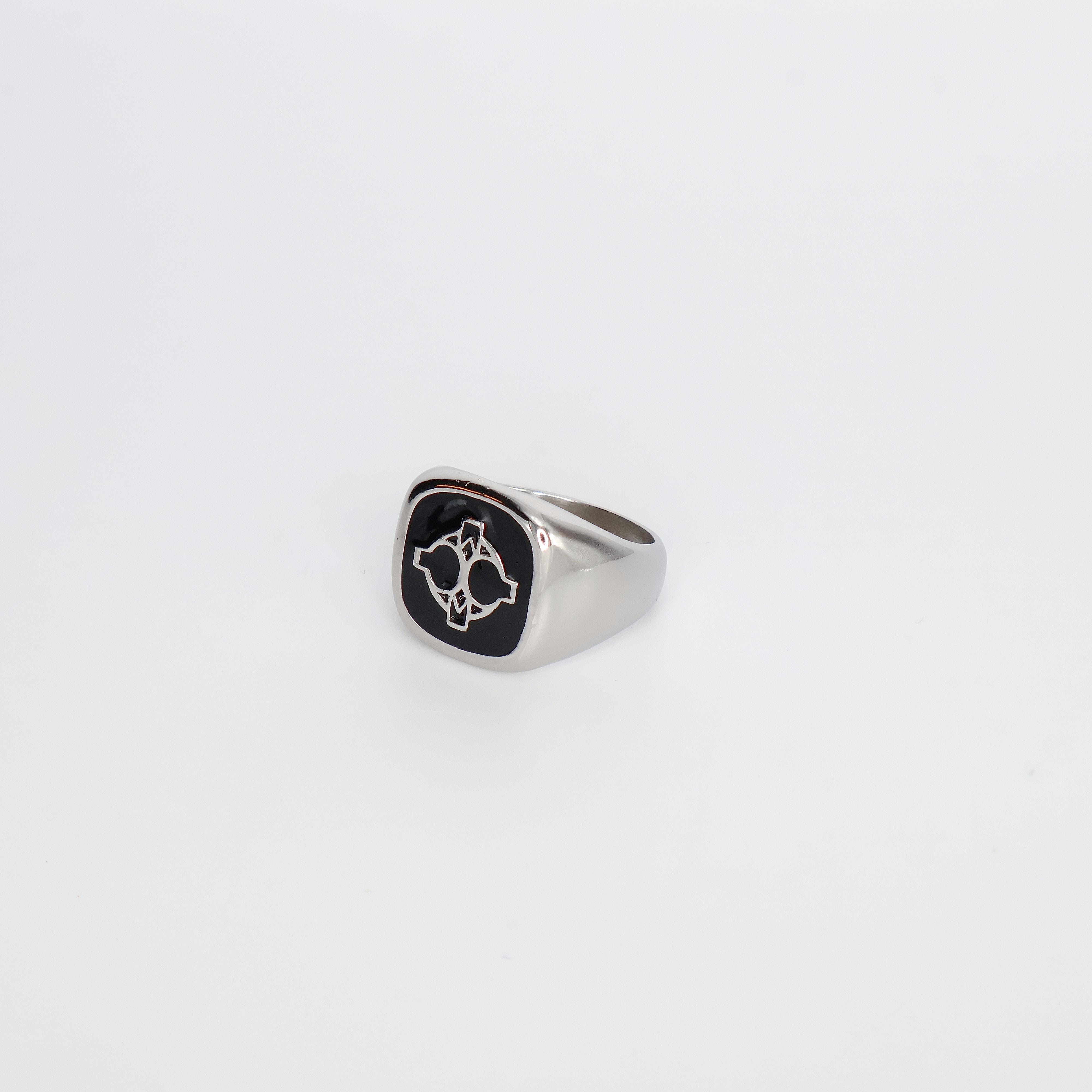 Charmed Signet Ring Wide (Silver)