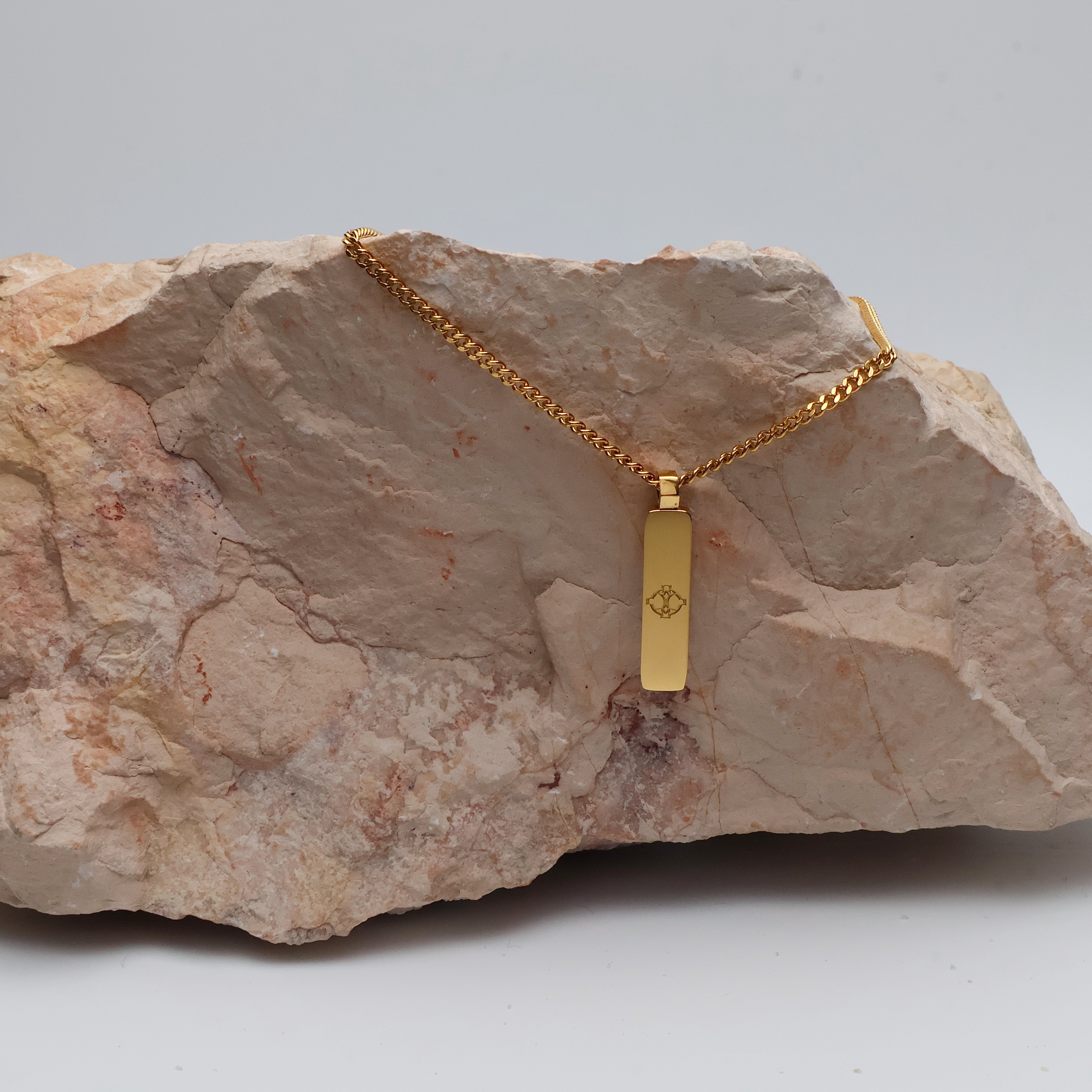 Totem Pendant Necklace (Gold)