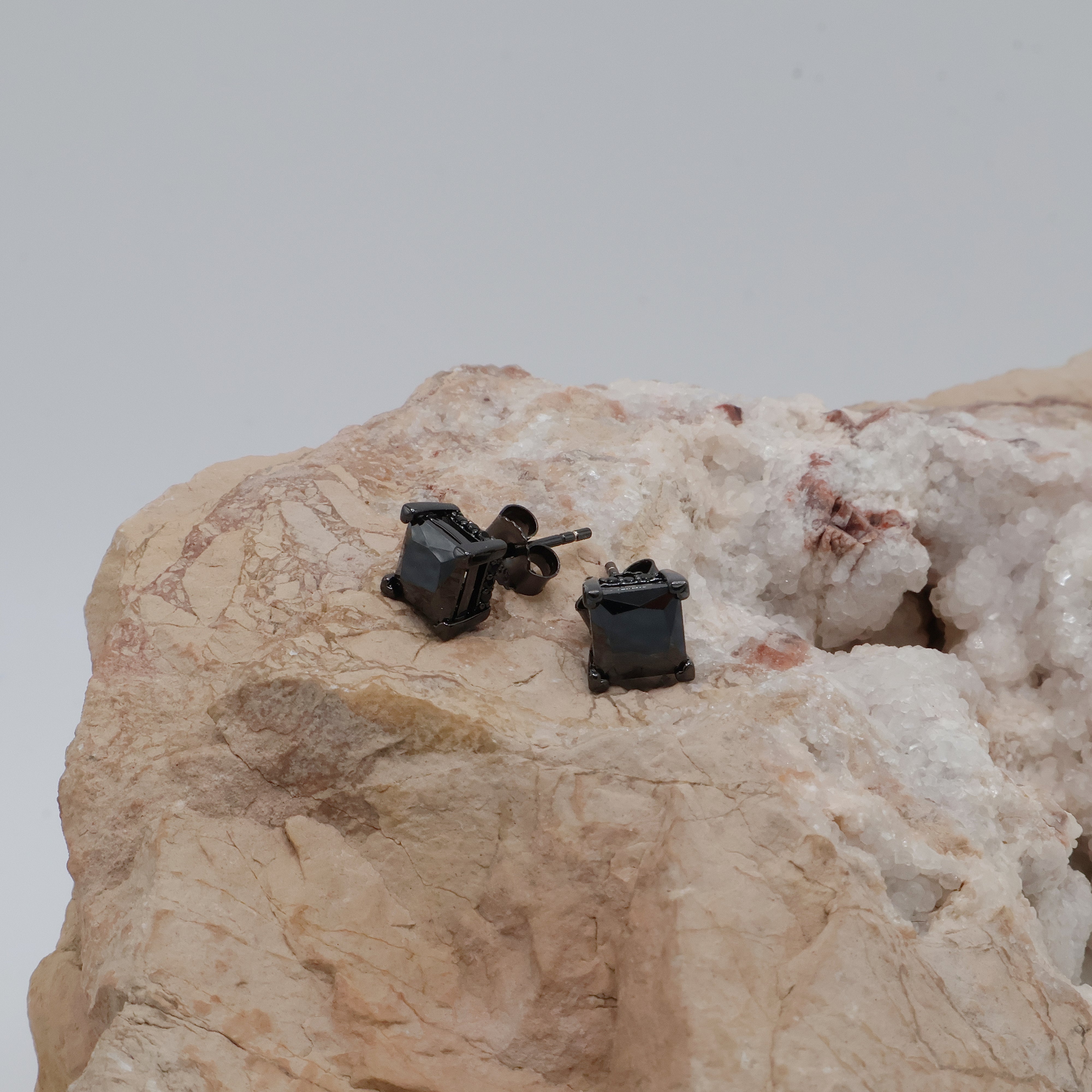 Black Stud Earrings (Black)