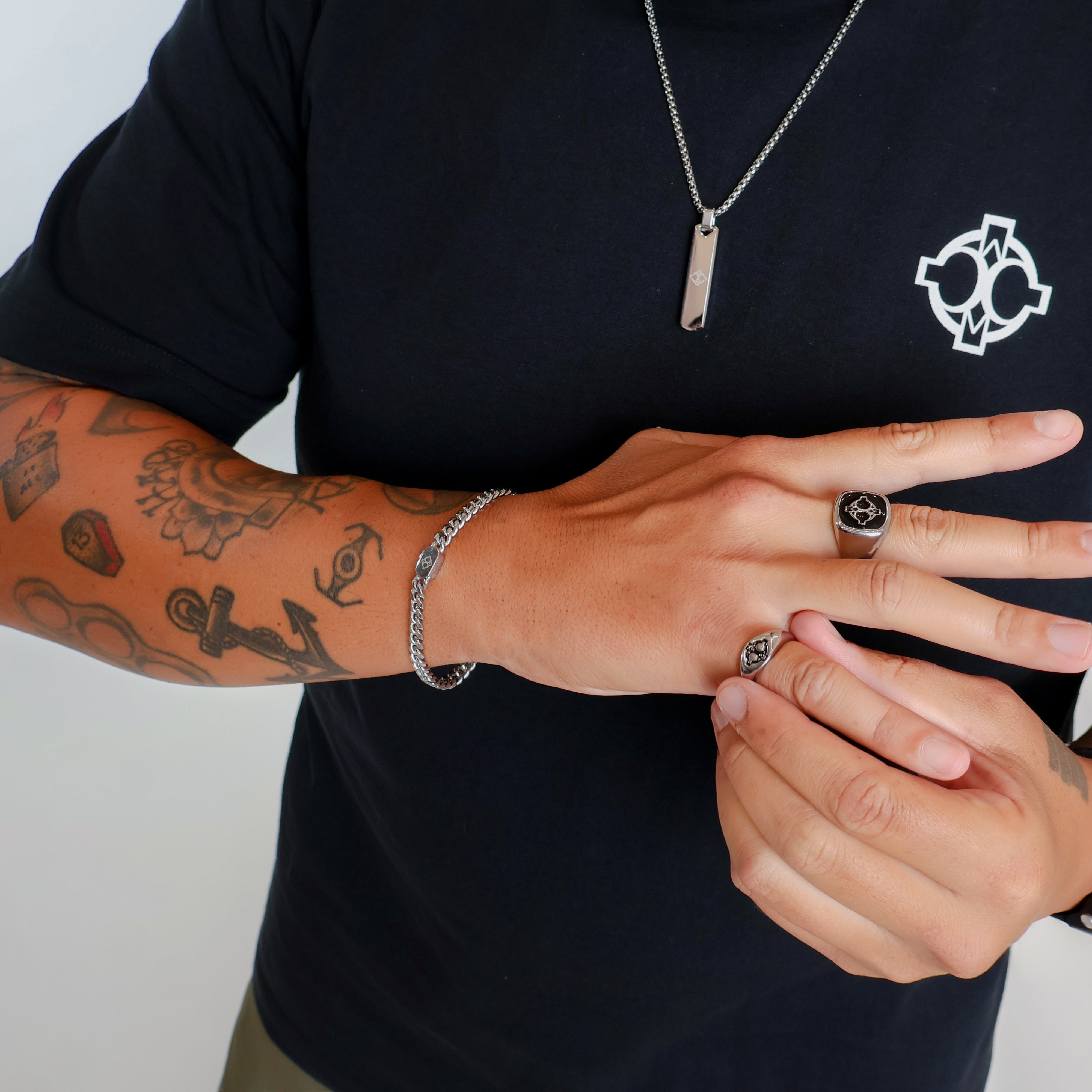 Charmed Signet Ring Wide (Silver)